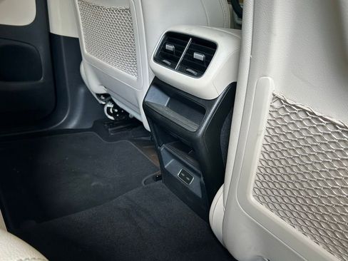 Used 2024 Mercedes-Benz GLE 450 4MATIC image 42