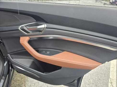 Used 2024 Audi Q8 e-tron Premium Plus w/ Premium Plus Package image 14