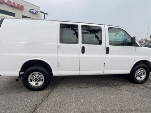 Used 2024 GMC Savana 2500 w/ Driver Convenience Package image 9