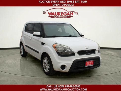 Used 2013 Kia Soul + w/ Audio Pkg image 2