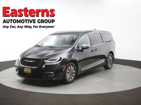 Used 2023 Chrysler Pacifica Limited FWD image 59