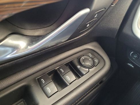 Used 2018 GMC Terrain SLE w/ Driver Convenience Package FWD image 27