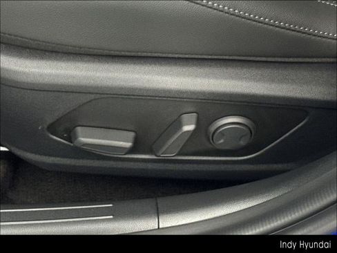 Used 2025 Hyundai Elantra Limited FWD image 40