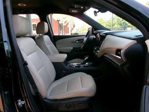 Used 2023 Chevrolet Traverse LT w/ LPO, Floor Liner Package AWD/4WD image 19