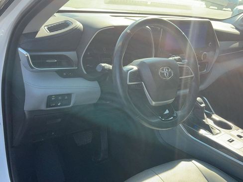 Used 2023 Toyota Highlander Limited AWD/4WD image 16
