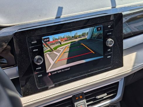 New 2026 Volkswagen Taos SE image 18