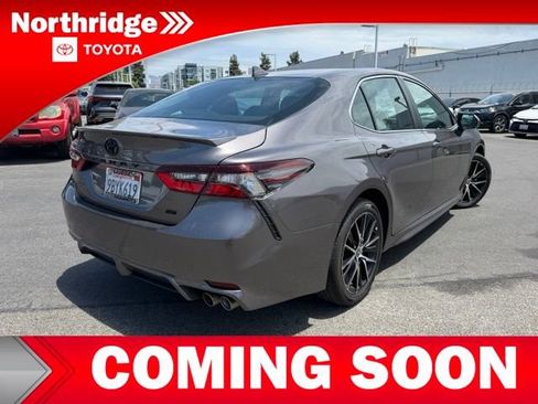 Used 2022 Toyota Camry SE w/ Convenience Package FWD image 4
