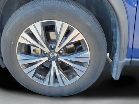 Used 2021 Nissan Rogue SV image 4