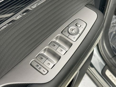 Used 2023 Hyundai Palisade Calligraphy image 18