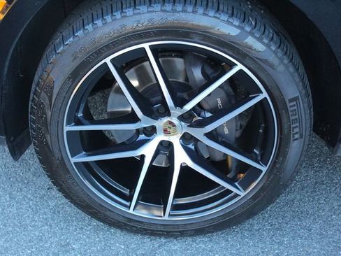 Certified 2023 Porsche Macan image 15