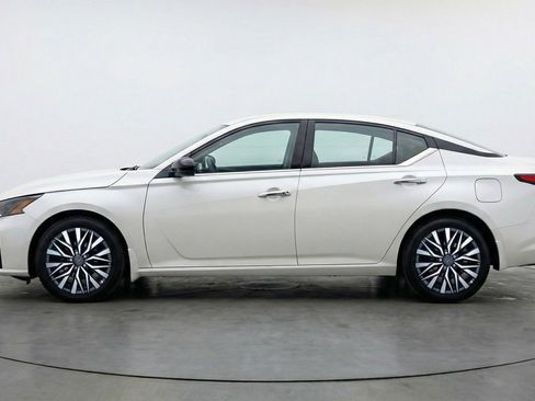 Used 2025 Nissan Altima 2.5 SV image 5