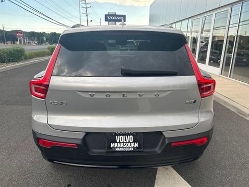Certified 2025 Volvo XC40 B5 Plus AWD/4WD image 4