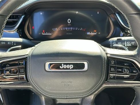 Used 2022 Jeep Grand Cherokee Overland w/ Luxury Tech Group IV image 12