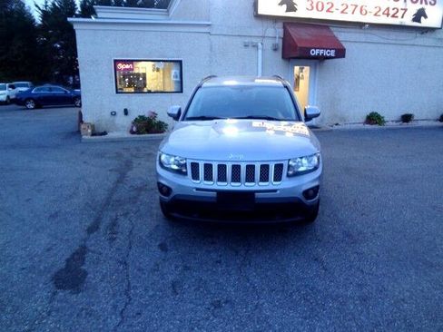 Used 2017 Jeep Compass Latitude image 2