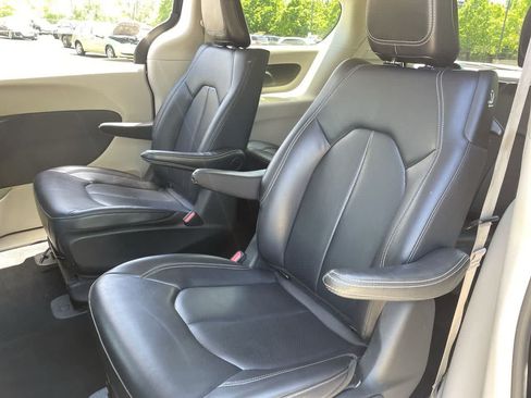 Used 2024 Chrysler Pacifica Limited FWD image 20