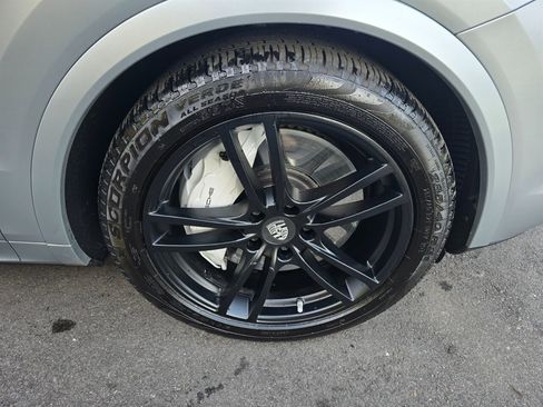 Used 2020 Porsche Cayenne Turbo AWD/4WD image 28