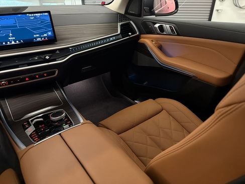 Used 2025 BMW X7 xDrive40i w/ Premium Package AWD/4WD image 28
