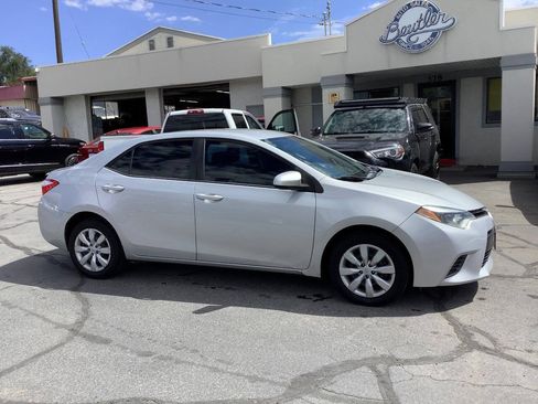 Used 2016 Toyota Corolla LE FWD image 1