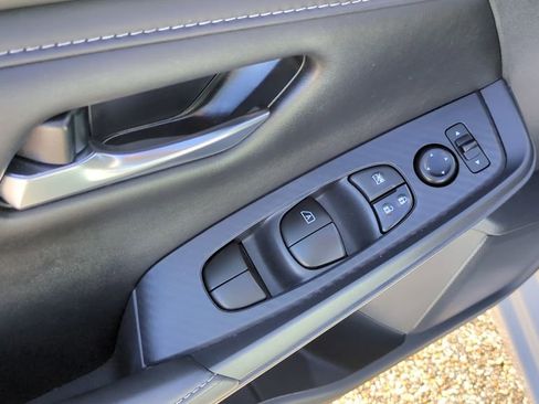 Used 2023 Nissan Sentra SV w/ Trunk Package image 12