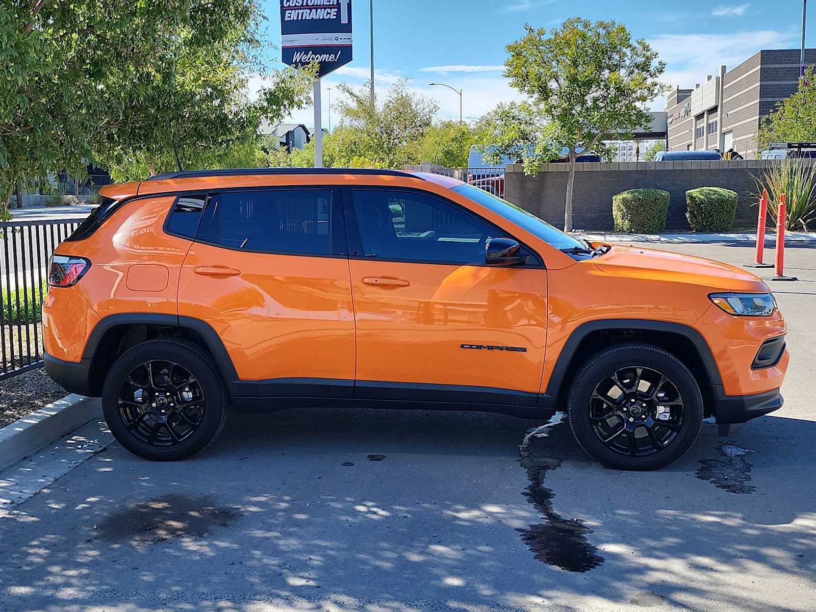 Used 2026 Jeep Compass Latitude AWD/4WD image 9