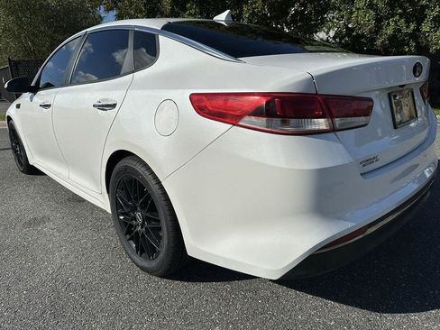 Used 2017 Kia Optima LX w/ Option Group 014 FWD image 4