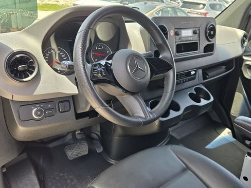 Used 2025 Mercedes-Benz Sprinter 2500 image 11