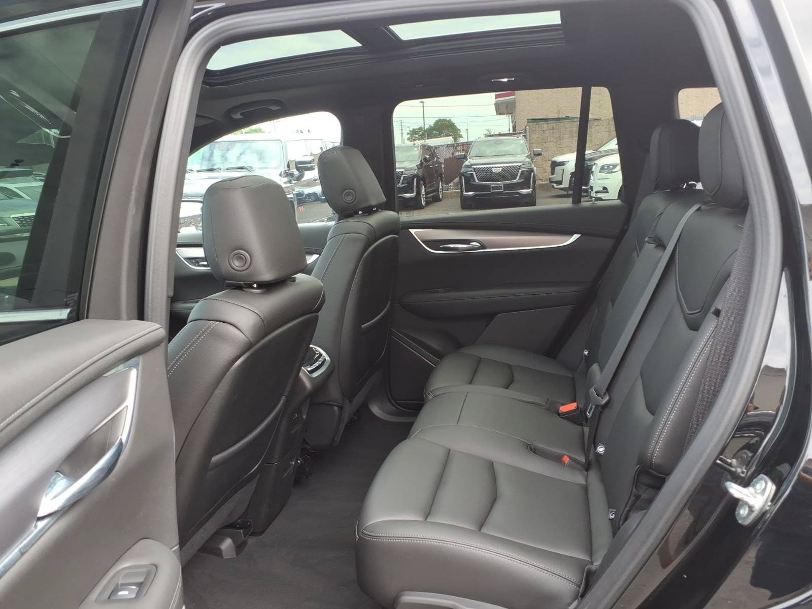 Certified 2024 Cadillac XT6 Luxury w/ LPO, Floor Liner Package AWD/4WD image 18