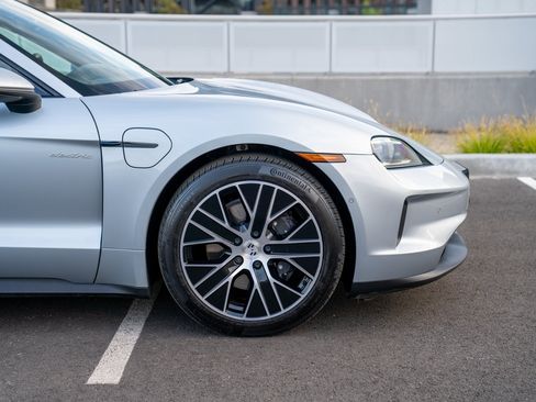 Certified 2025 Porsche Taycan AWD/4WD image 9