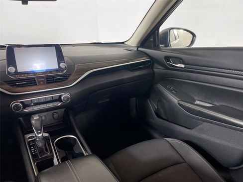 Used 2024 Nissan Altima 2.5 SV image 22