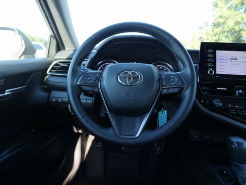 Used 2023 Toyota Camry SE image 19
