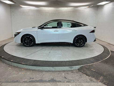 New 2026 Nissan Sentra SR w/ SR Premium Package image 2