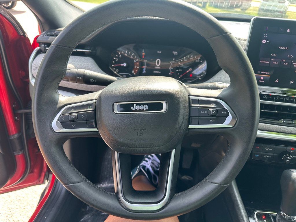 Used 2024 Jeep Compass Latitude AWD/4WD image 17