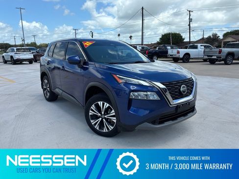 Used 2021 Nissan Rogue SV FWD image 1
