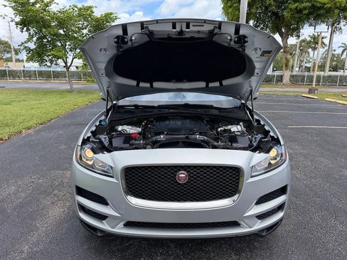 Used 2017 Jaguar F-PACE Premium image 40
