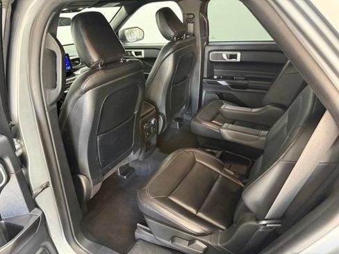Used 2020 Ford Explorer XLT w/ Equipment Group 202A AWD/4WD image 26