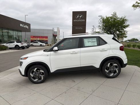 New 2026 Hyundai Venue SEL FWD image 2