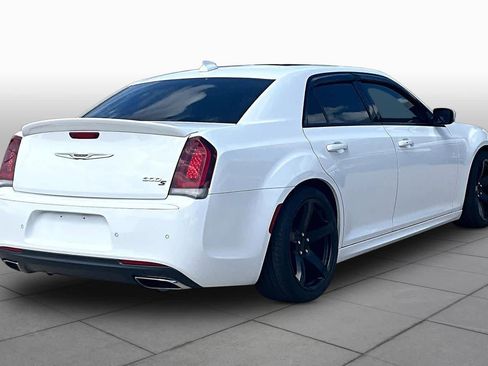 Used 2018 Chrysler 300 S w/ 300S Premium Group RWD image 13