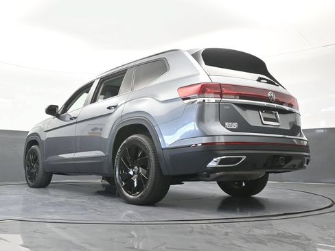 Used 2024 Volkswagen Atlas SE w/ Panoramic Sunroof Package FWD image 59