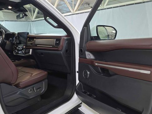 Used 2024 Ford Expedition Limited image 10