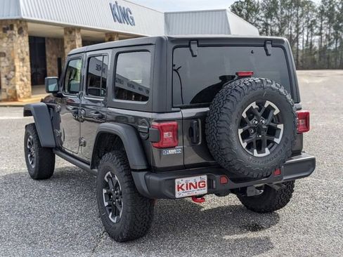 Used 2024 Jeep Wrangler Unlimited Rubicon w/ Technology Group AWD/4WD image 8