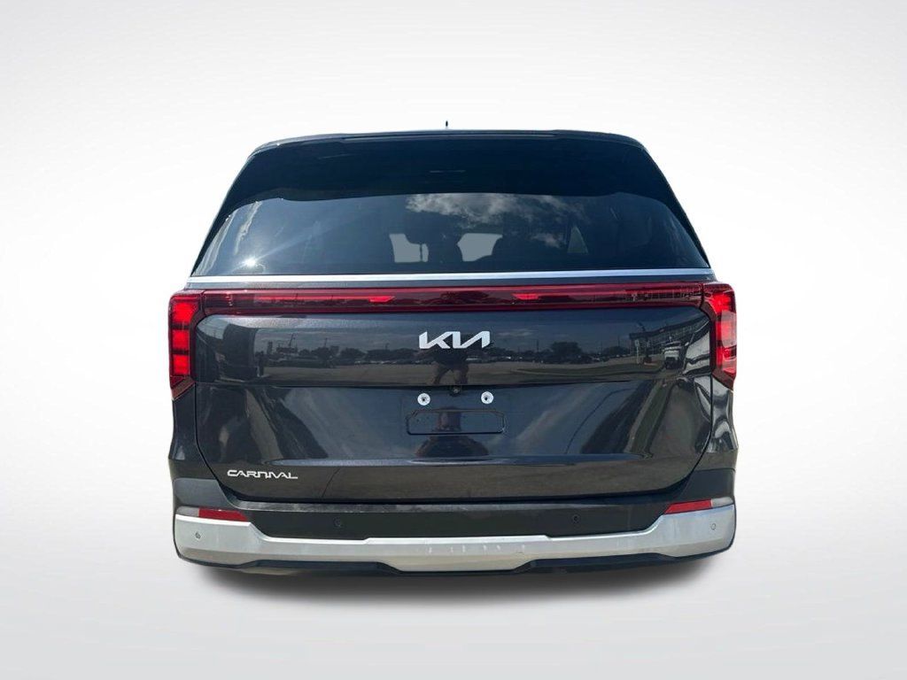 Used 2025 Kia Carnival FWD image 7