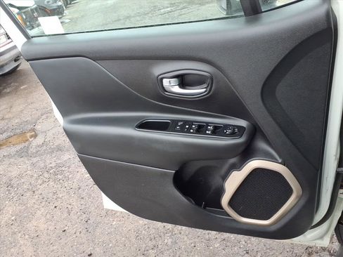 Used 2016 Jeep Renegade Limited image 21