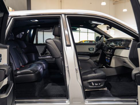 Used 2020 Rolls-Royce Phantom Sedan RWD image 14