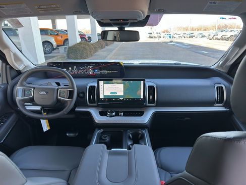 New 2026 Ford Expedition Active image 11