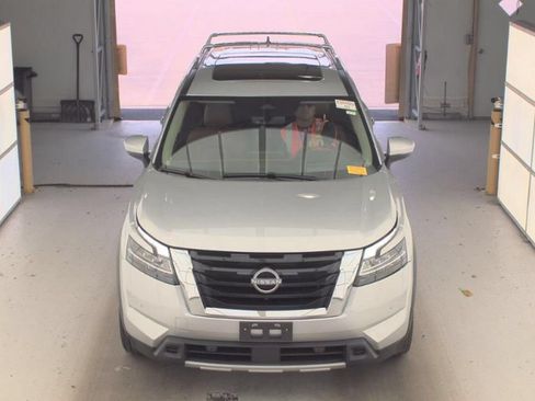 Used 2024 Nissan Pathfinder Platinum w/ Cargo Package AWD/4WD image 2