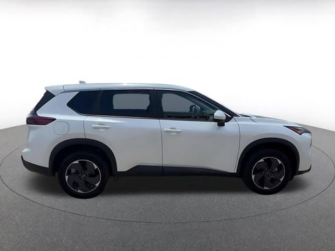 Used 2025 Nissan Rogue SV AWD/4WD image 16