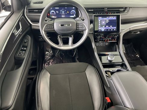 Used 2023 Jeep Grand Cherokee Altitude image 22