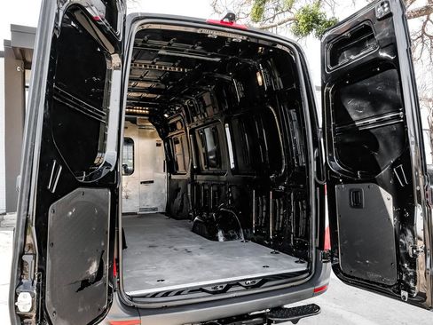 Used 2021 Mercedes-Benz Sprinter 3500 image 44