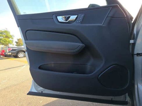 Certified 2025 Volvo XC60 B5 Plus image 9