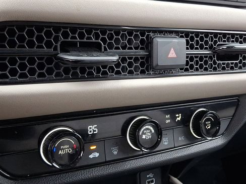 Used 2023 Honda HR-V LX image 15